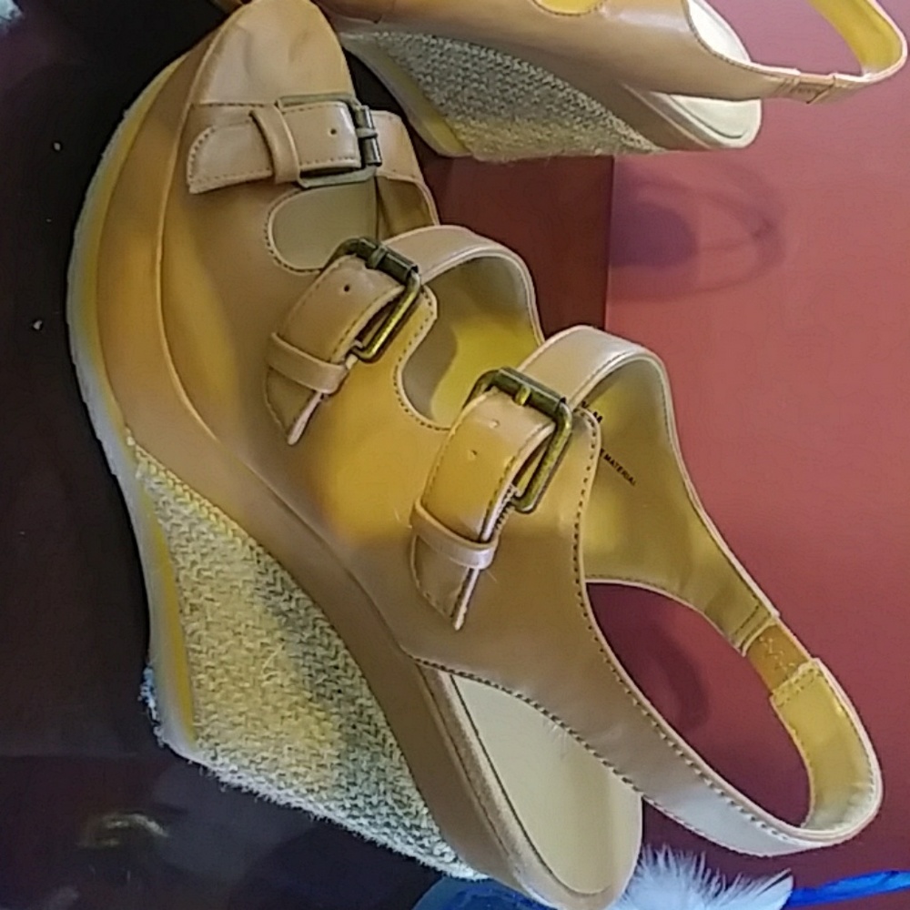 Shoes - Picture 2 of 4